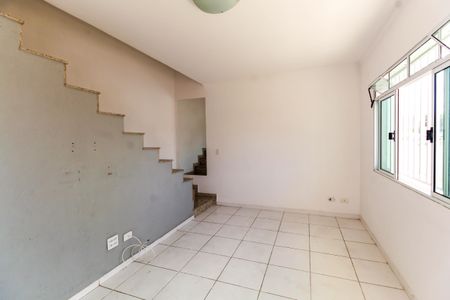 Sala de casa de condomínio para alugar com 2 quartos, 119m² em Vila Invernada, São Paulo