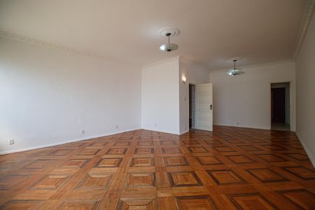 Casa para alugar com 210m², 4 quartos e 2 vagasSala