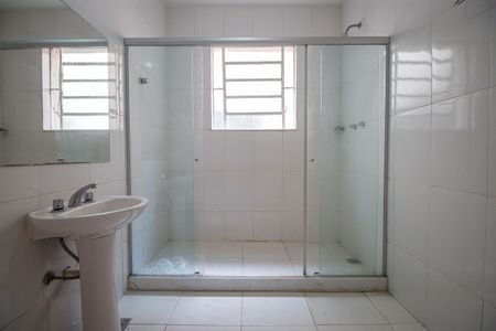 Casa para alugar com 210m², 4 quartos e 2 vagasBanheiro Social