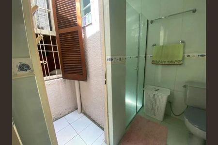 Banheiro 1 de casa à venda com 3 quartos, 249m² em Jardim do Salso, Porto Alegre