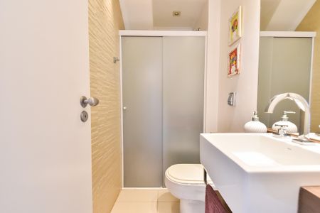 Apartamento à venda com 130m², 3 quartos e 2 vagas Apartamento à venda com 130m², 3 quartos e 2 vagasBanheiro social