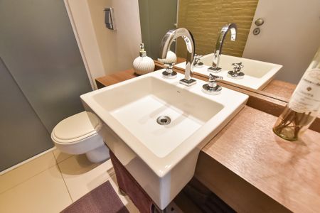 Apartamento à venda com 130m², 3 quartos e 2 vagas Apartamento à venda com 130m², 3 quartos e 2 vagasBanheiro social