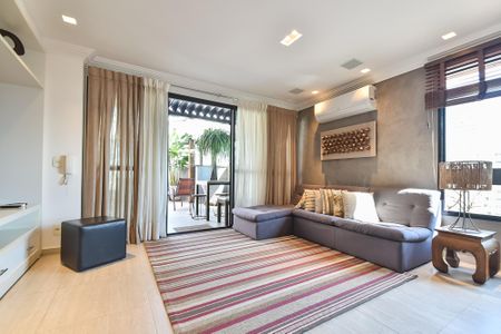 Apartamento à venda com 130m², 3 quartos e 2 vagas Apartamento à venda com 130m², 3 quartos e 2 vagasSala - piso superior