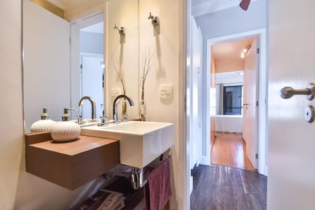 Apartamento à venda com 130m², 3 quartos e 2 vagas Apartamento à venda com 130m², 3 quartos e 2 vagasBanheiro social