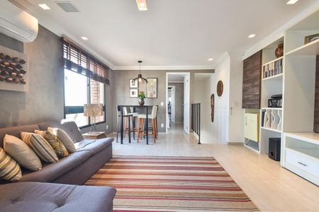 Apartamento à venda com 130m², 3 quartos e 2 vagas Apartamento à venda com 130m², 3 quartos e 2 vagasSala - piso superior