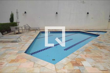 Apartamento à venda com 130m², 3 quartos e 2 vagas Apartamento à venda com 130m², 3 quartos e 2 vagasÁrea comum - Piscina