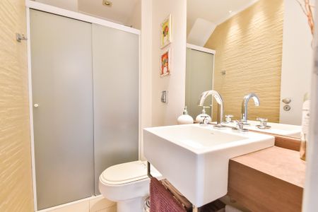Apartamento à venda com 130m², 3 quartos e 2 vagas Apartamento à venda com 130m², 3 quartos e 2 vagasBanheiro social