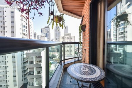 Apartamento à venda com 130m², 3 quartos e 2 vagas Apartamento à venda com 130m², 3 quartos e 2 vagasVaranda da suíte 1