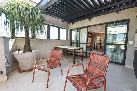 Apartamento à venda com 130m², 3 quartos e 2 vagas Apartamento à venda com 130m², 3 quartos e 2 vagasChurrasqueira - piso superior
