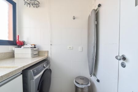 Apartamento à venda com 130m², 3 quartos e 2 vagas Apartamento à venda com 130m², 3 quartos e 2 vagasÁrea de serviço