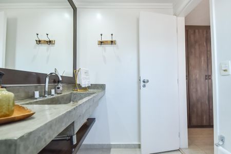 Apartamento à venda com 130m², 3 quartos e 2 vagas Apartamento à venda com 130m², 3 quartos e 2 vagasBanheiro da suíte 2 - piso superior