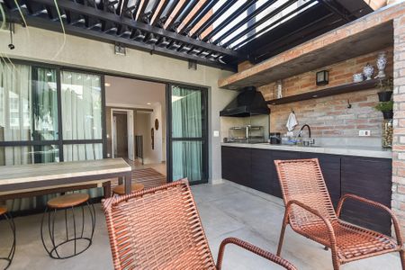 Apartamento à venda com 130m², 3 quartos e 2 vagas Apartamento à venda com 130m², 3 quartos e 2 vagasChurrasqueira - piso superior
