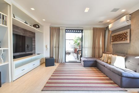 Apartamento à venda com 130m², 3 quartos e 2 vagas Apartamento à venda com 130m², 3 quartos e 2 vagasSala - piso superior