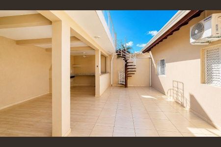 Casa à venda com 225m², 3 quartos e 3 vagas