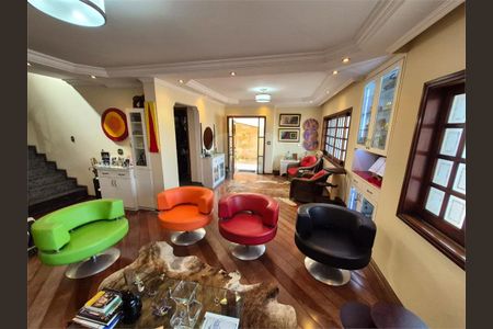 Casa à venda com 3 quartos, 313m² em City América, São Paulo