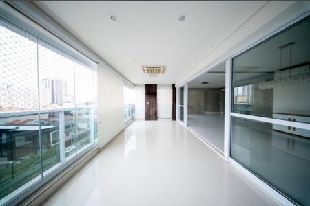Apartamento para alugar com 228m², 4 quartos e 3 vagas