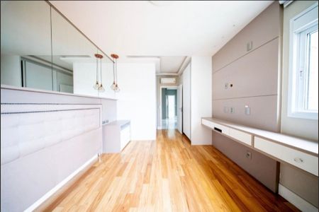 Apartamento para alugar com 228m², 4 quartos e 3 vagas