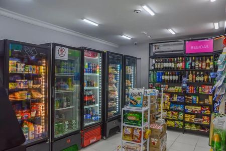 Apartamento à venda com 96m², 4 quartos e 2 vagas Apartamento à venda com 96m², 4 quartos e 2 vagasConveniência com produtos variados e iluminação adequada.