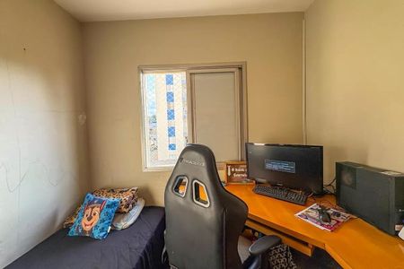 Apartamento à venda com 96m², 4 quartos e 2 vagas Apartamento à venda com 96m², 4 quartos e 2 vagasQuarto com cama simples, mesa de trabalho e cadeira gamer, com vista para a cidade.