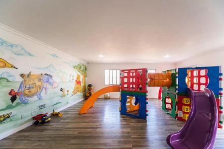 Apartamento à venda com 96m², 4 quartos e 2 vagas Apartamento à venda com 96m², 4 quartos e 2 vagasSala de jogos com decoração infantil e equipamentos de brinquedo.