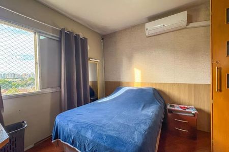 Apartamento à venda com 96m², 4 quartos e 2 vagas Apartamento à venda com 96m², 4 quartos e 2 vagasQuarto com cama simples, ar condicionado e vista para a cidade.
