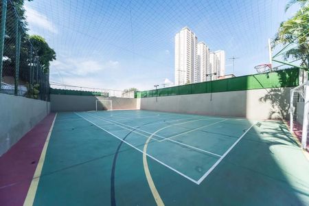 Apartamento à venda com 96m², 4 quartos e 2 vagas Apartamento à venda com 96m², 4 quartos e 2 vagasQuadra de futsal com piso de concreto e redes de futsal, com vista para a cidade.