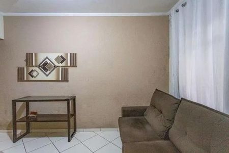 Cama simples em um quarto com parede de cor bege e piso de porcelanato. de casa à venda com 3 quartos, 160m² em Casa Grande, Diadema