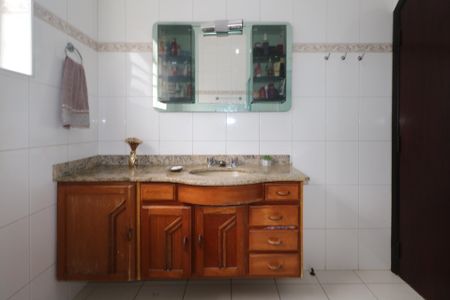 Casa à venda com 127m², 4 quartos e 2 vagas Casa à venda com 127m², 4 quartos e 2 vagasBanheiro Social