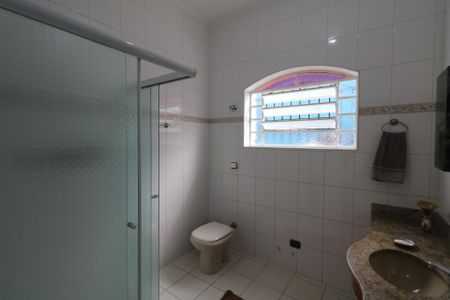 Casa à venda com 127m², 4 quartos e 2 vagas Casa à venda com 127m², 4 quartos e 2 vagasBanheiro Social