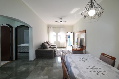 Casa à venda com 127m², 4 quartos e 2 vagas Casa à venda com 127m², 4 quartos e 2 vagasSala
