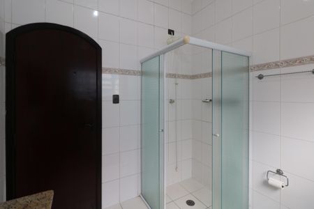 Casa à venda com 127m², 4 quartos e 2 vagas Casa à venda com 127m², 4 quartos e 2 vagasBanheiro Social