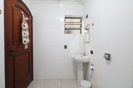 Casa à venda com 127m², 4 quartos e 2 vagas Casa à venda com 127m², 4 quartos e 2 vagasBanheiro Social 2