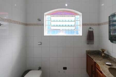 Casa à venda com 127m², 4 quartos e 2 vagas Casa à venda com 127m², 4 quartos e 2 vagasBanheiro Social