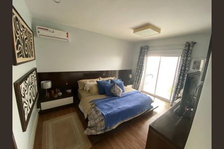 Apartamento à venda com 220m², 6 quartos e 3 vagas Apartamento à venda com 220m², 6 quartos e 3 vagasCama com colchões e travesseiros, com uma porta de vidro para o exterior, com um ar condicionado na parede.