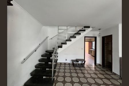 Casa para alugar com 3 quartos, 380m² em Vila Antonina, São Paulo