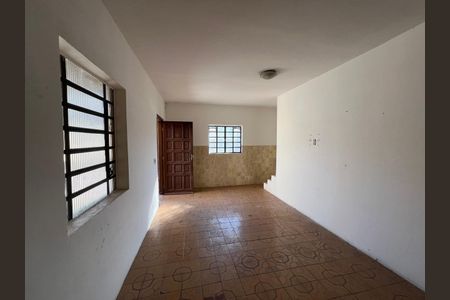 Casa para alugar com 3 quartos, 380m² em Vila Antonina, São Paulo