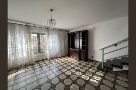 Casa para alugar com 3 quartos, 380m² em Vila Antonina, São Paulo