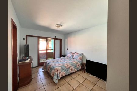 Casa à venda com 5 quartos, 156m² em Camboinhas, Niterói