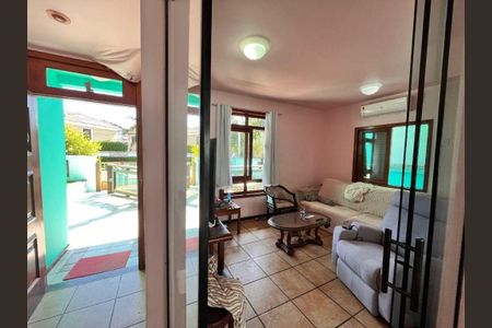 Casa à venda com 5 quartos, 156m² em Camboinhas, Niterói