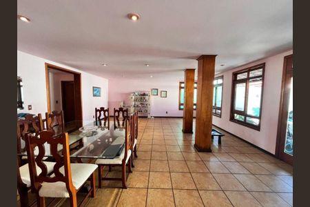Casa à venda com 5 quartos, 156m² em Camboinhas, Niterói