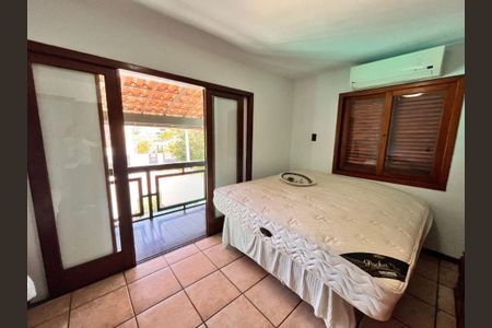 Casa à venda com 5 quartos, 156m² em Camboinhas, Niterói
