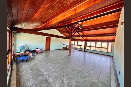 Casa à venda com 5 quartos, 156m² em Camboinhas, Niterói
