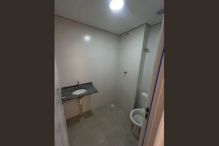 Banheiro de apartamento para alugar com 2 quartos, 40m² em Vila Eldizia, Santo André
