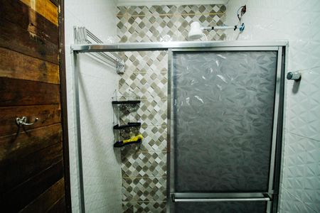 Banheiro de apartamento para alugar com 1 quarto, 42m² em Nova Mirim, Praia Grande