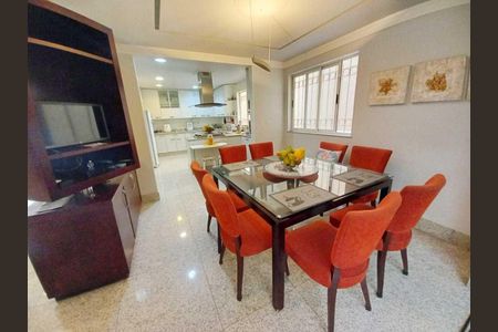 Casa à venda com 5 quartos, 500m² em Mangabeiras, Belo Horizonte