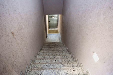 Casa à venda com 144m², 5 quartos e 3 vagasEscada