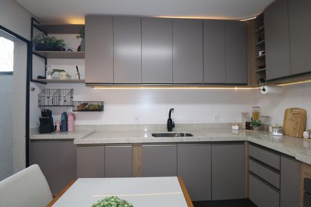 Apartamento à venda com 71m², 2 quartos e 2 vagasCozinha