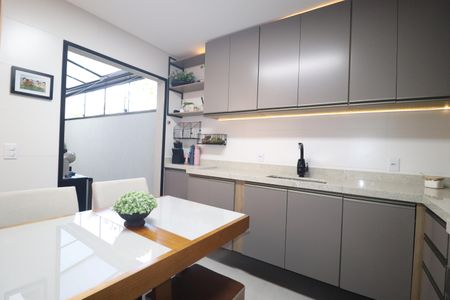 Apartamento à venda com 71m², 2 quartos e 2 vagasCozinha