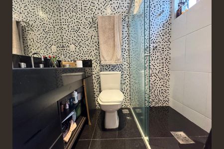 banheiro 2 de apartamento para alugar com 3 quartos, 107m² em Indaiá, Belo Horizonte