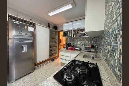 cozinha de apartamento para alugar com 3 quartos, 107m² em Indaiá, Belo Horizonte